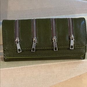 NWOT 2 Chic Green Wallet with Zipper Decorative Detail